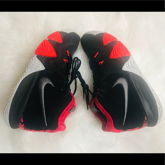 🏀 Kyrie 4 - Picture 3 of 8